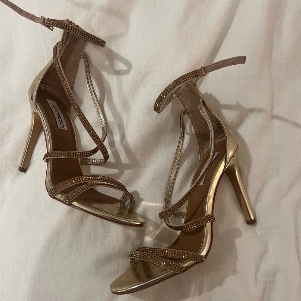 NWOT Gold Steve Madden Heels
